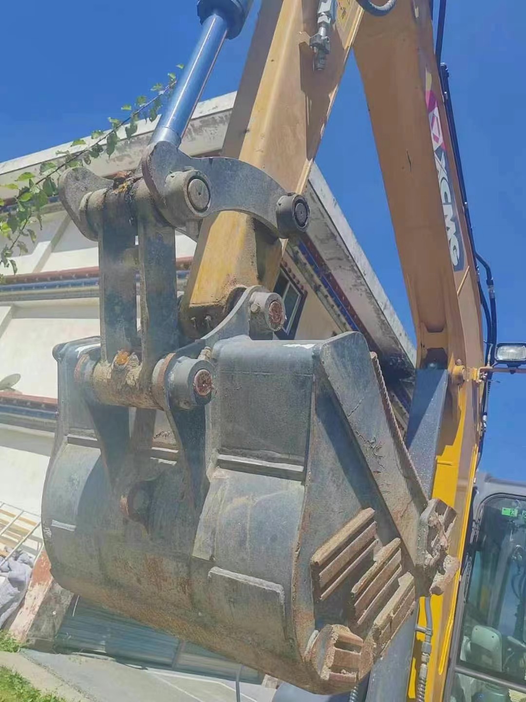 WHEELED EXCAVATOR