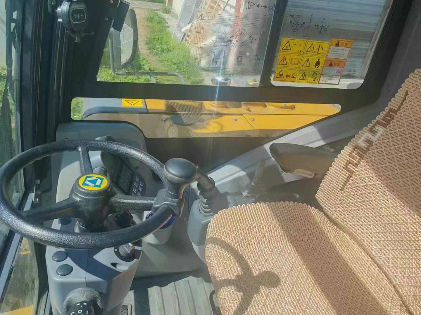 WHEELED EXCAVATOR