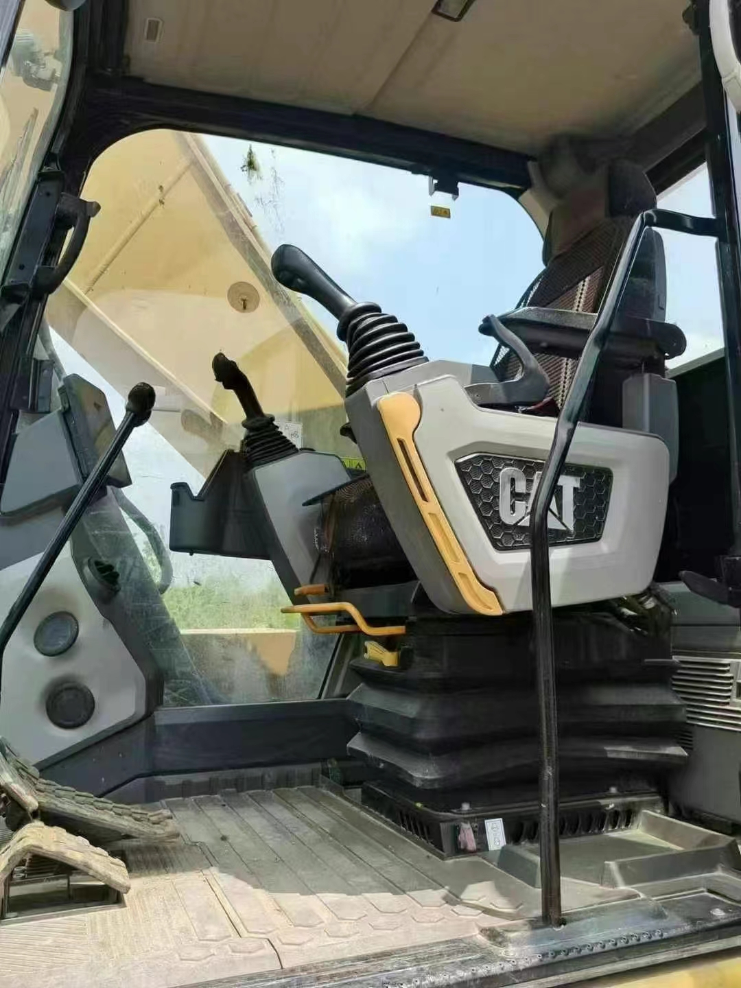 Caterpillar323